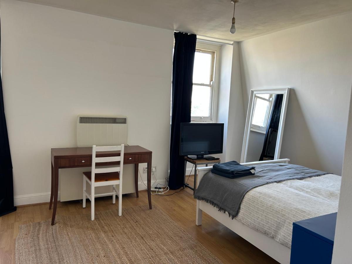 Haggerston Apartment *
